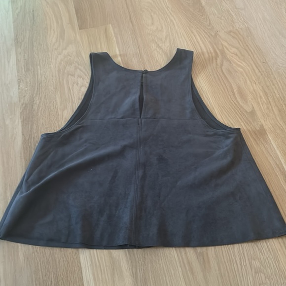 Wilfred | Swing Top - Picture 7 of 7